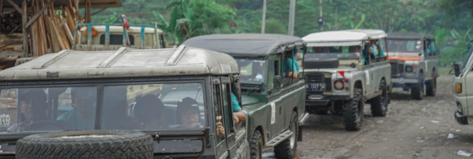 Wisata Off Road dengan Mobil Land Rover